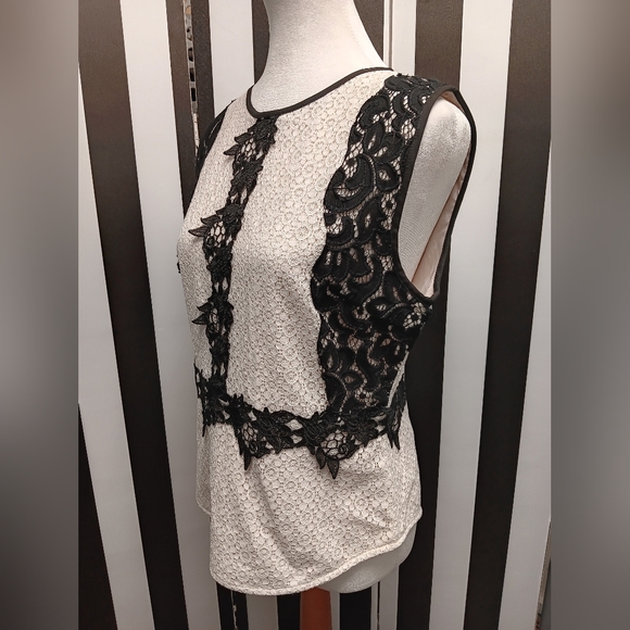 Antonio Milani lace top - Picture 6 of 8